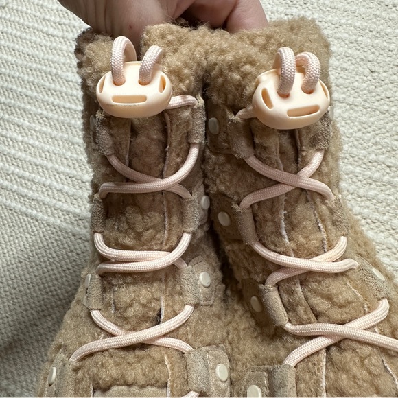 SOREL girls' tan Youth Explorer Cozy Canoe sherpa lace up boots 4 - Picture 4 of 13